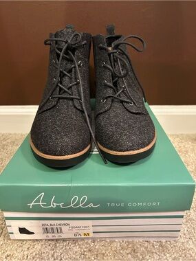 NIB Abella Zeta Charcoal Lace Up Wedge Ankle Booties Size 8.5